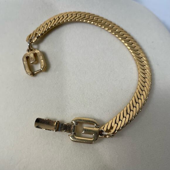 Givenchy Vintage Herringbone Gold Tone Clasp 7" Bracelet GG Double Logo Signed - Picture 6 of 6